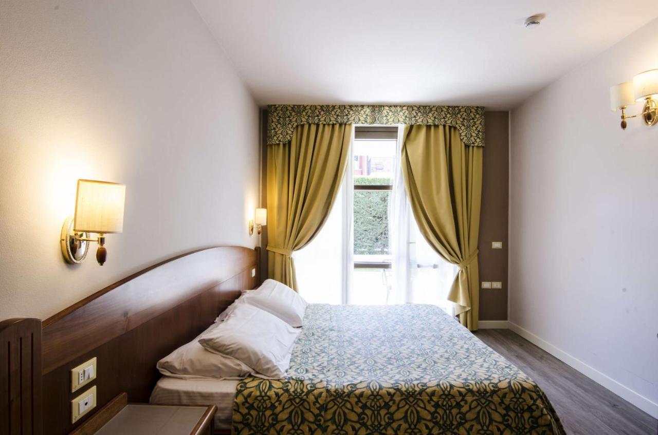 לאזיסה Hotel Smeraldo מראה חיצוני תמונה