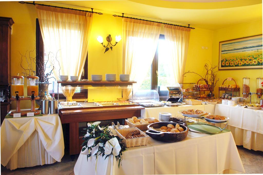 לאזיסה Hotel Smeraldo מראה חיצוני תמונה