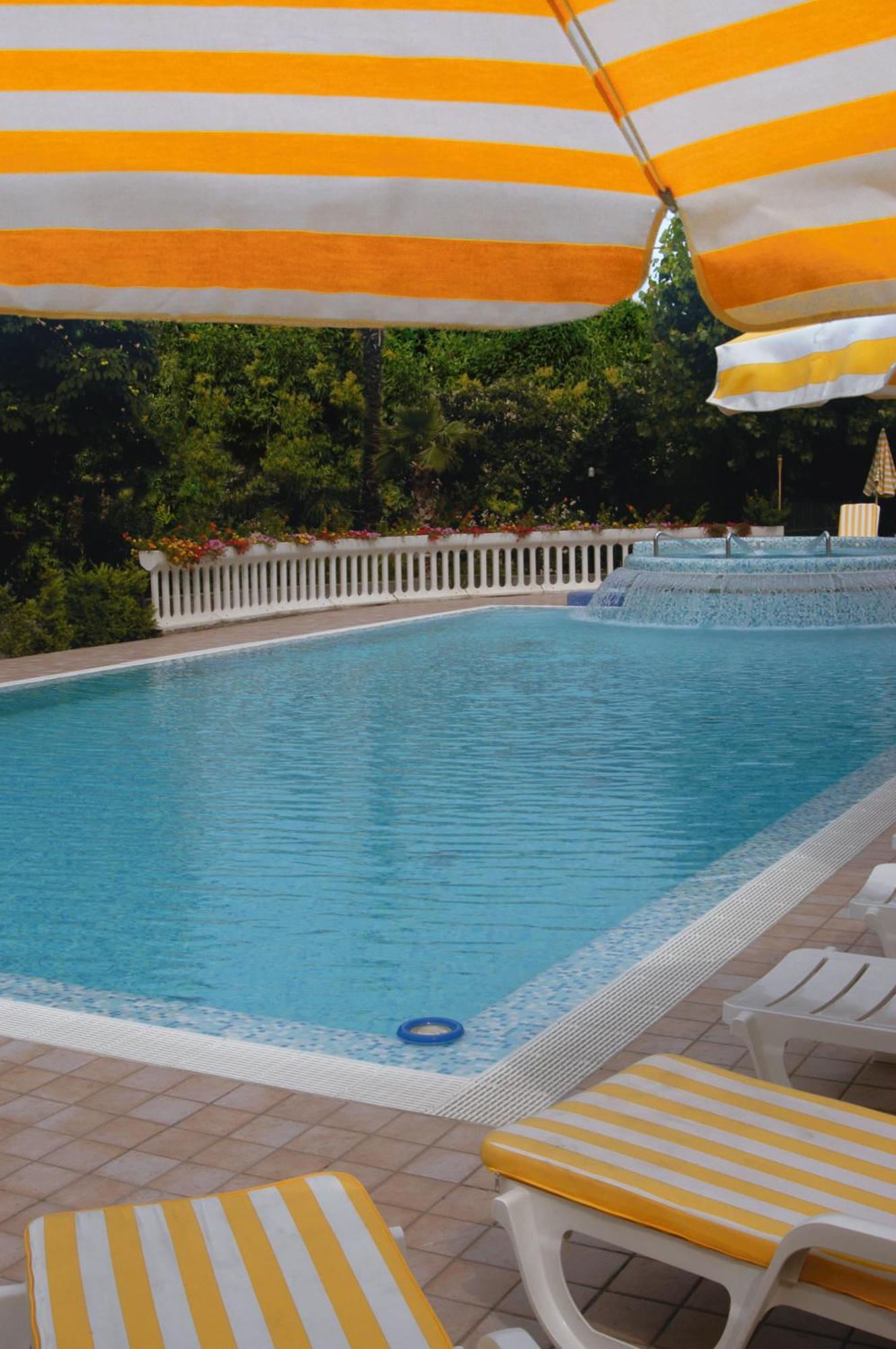 לאזיסה Hotel Smeraldo מראה חיצוני תמונה