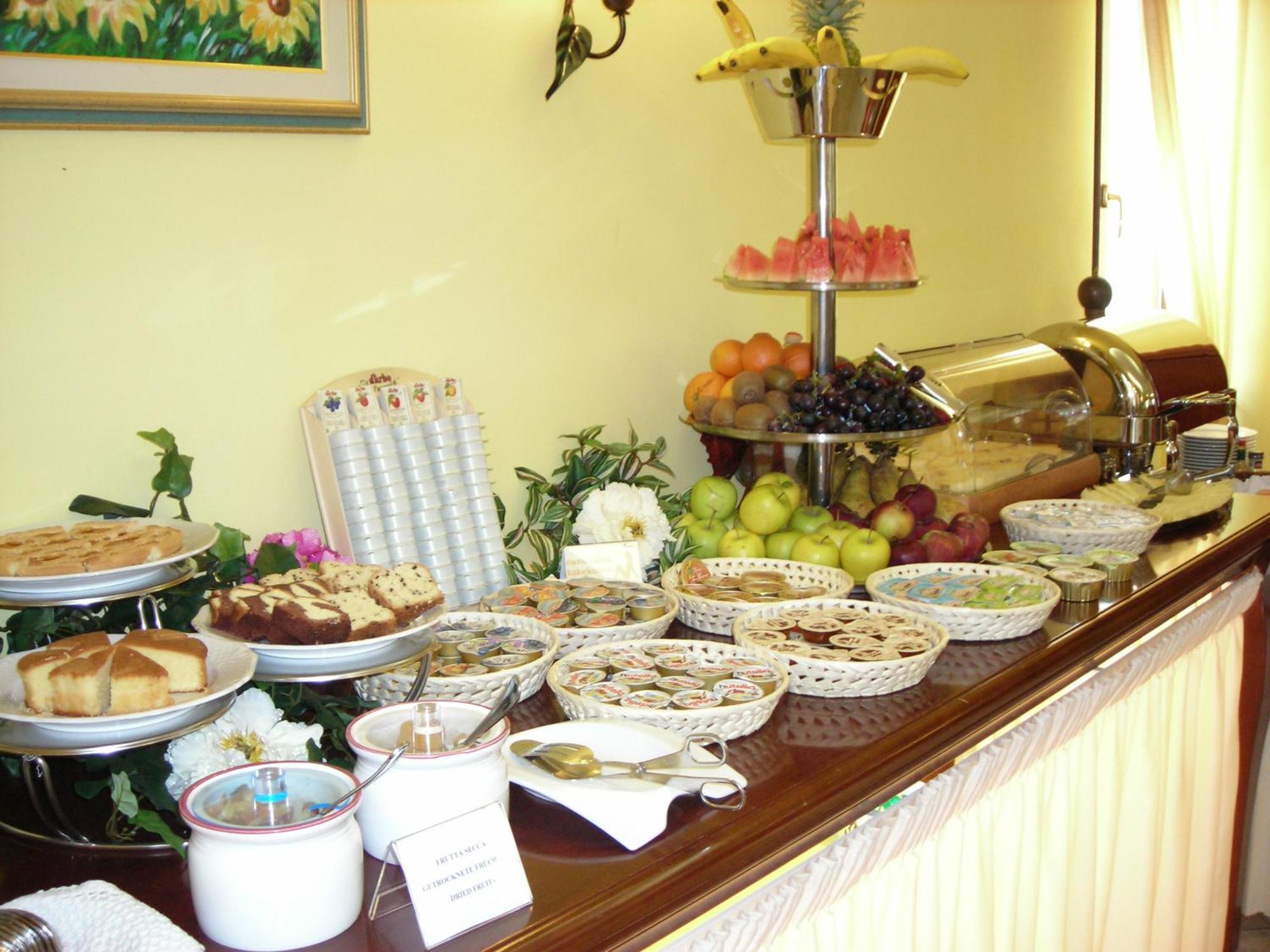 לאזיסה Hotel Smeraldo מראה חיצוני תמונה