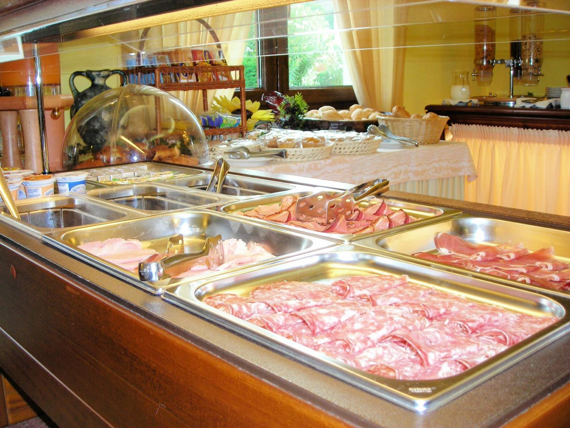 לאזיסה Hotel Smeraldo מראה חיצוני תמונה