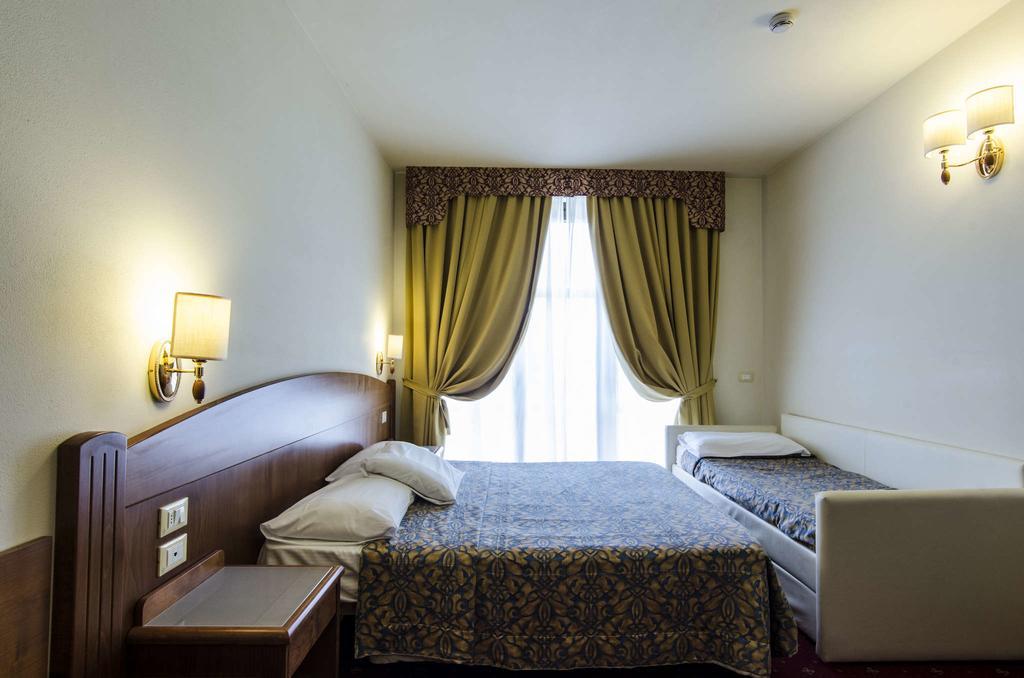 לאזיסה Hotel Smeraldo מראה חיצוני תמונה