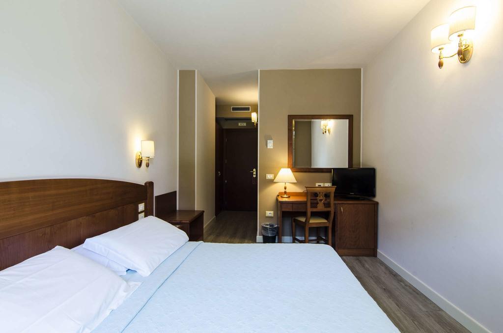 לאזיסה Hotel Smeraldo מראה חיצוני תמונה