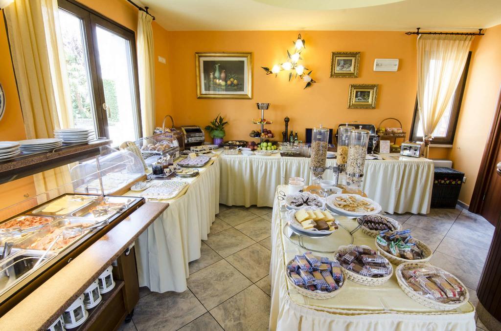 לאזיסה Hotel Smeraldo מראה חיצוני תמונה