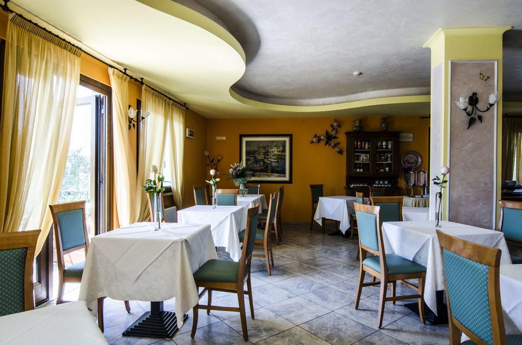 לאזיסה Hotel Smeraldo מראה חיצוני תמונה