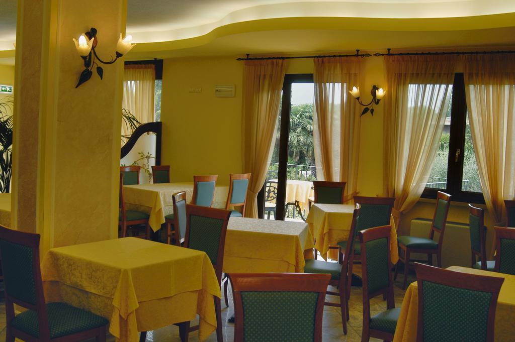 לאזיסה Hotel Smeraldo מראה חיצוני תמונה
