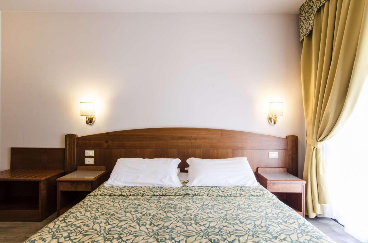 לאזיסה Hotel Smeraldo מראה חיצוני תמונה