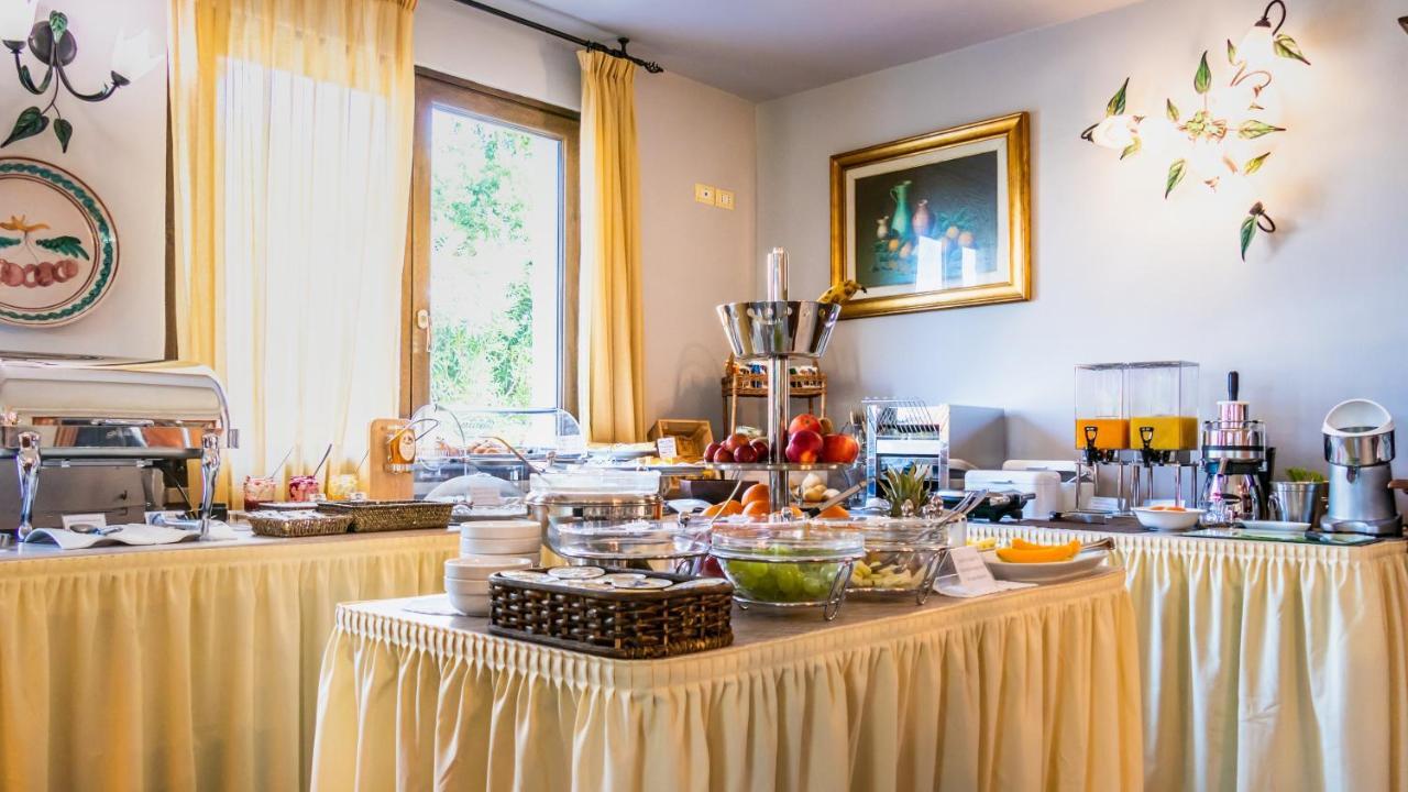לאזיסה Hotel Smeraldo מראה חיצוני תמונה