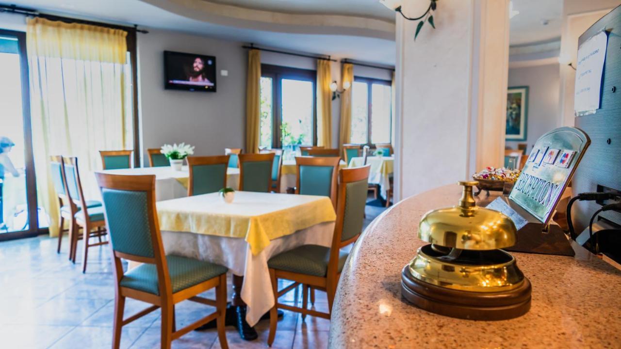 לאזיסה Hotel Smeraldo מראה חיצוני תמונה