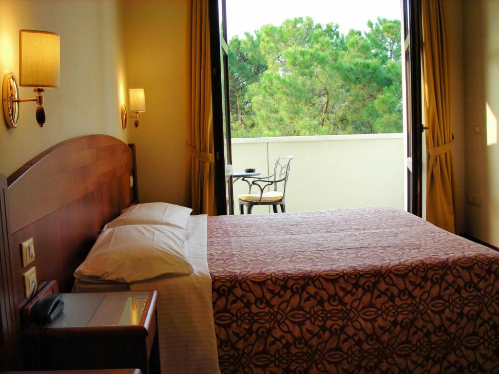 לאזיסה Hotel Smeraldo מראה חיצוני תמונה